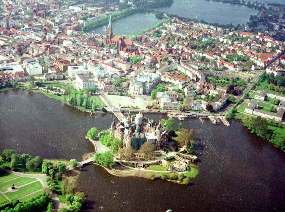 Schwerin aus der Vogelperspektive: Schweriner Schloß