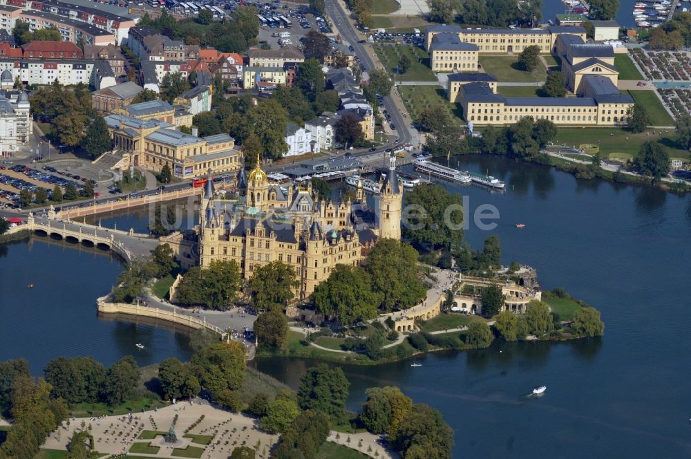 Luftbild Schwerin - Schweriner Schloß in der Landeshauptstadt von Mecklenburg-Vorpommern