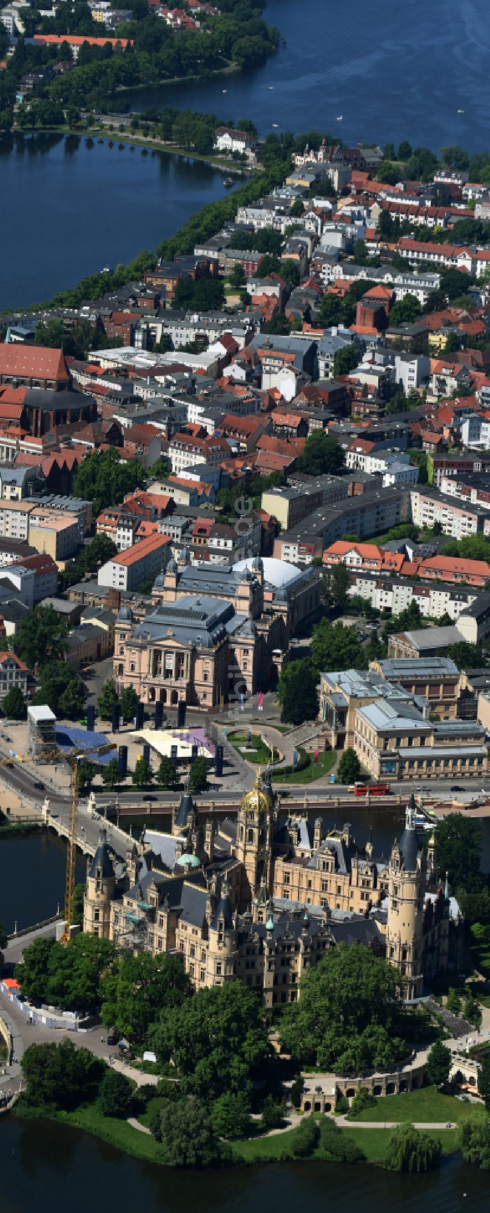 Luftbild Schwerin - Schweriner Schloß und Landtag in der Landeshauptstadt von Mecklenburg-Vorpommern