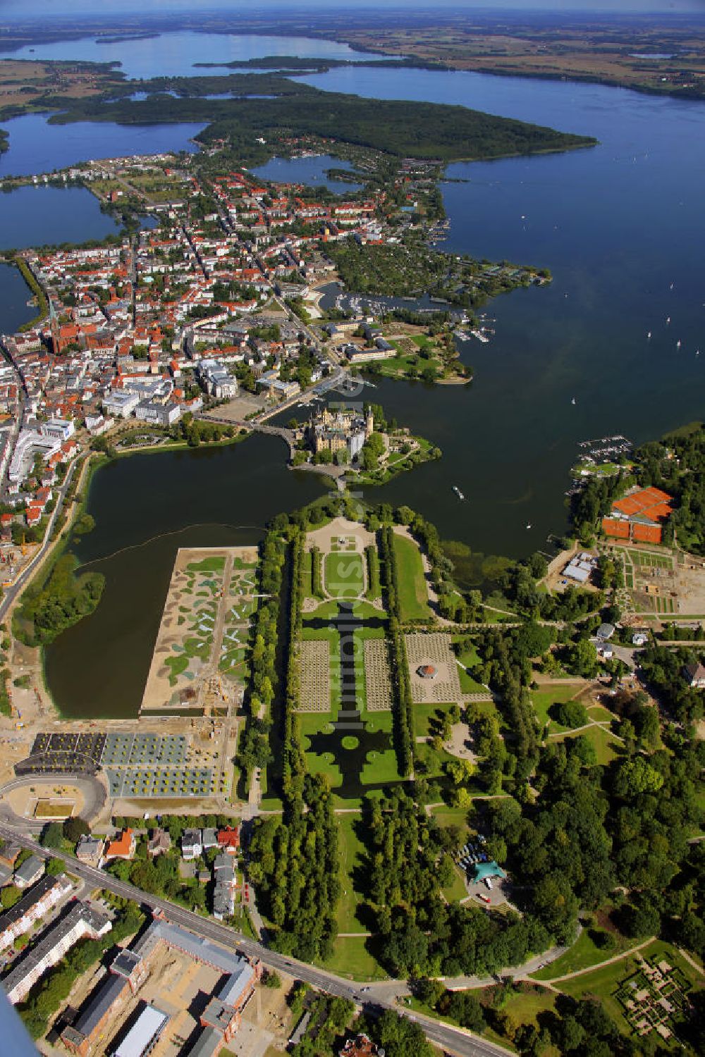 Schwerin von oben - Schweriner Schloss und Schlosspark