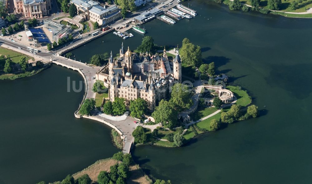 Luftbild Schwerin - Schweriner Schloß , Sitz des Landtages in der Landeshauptstadt von Mecklenburg-Vorpommern