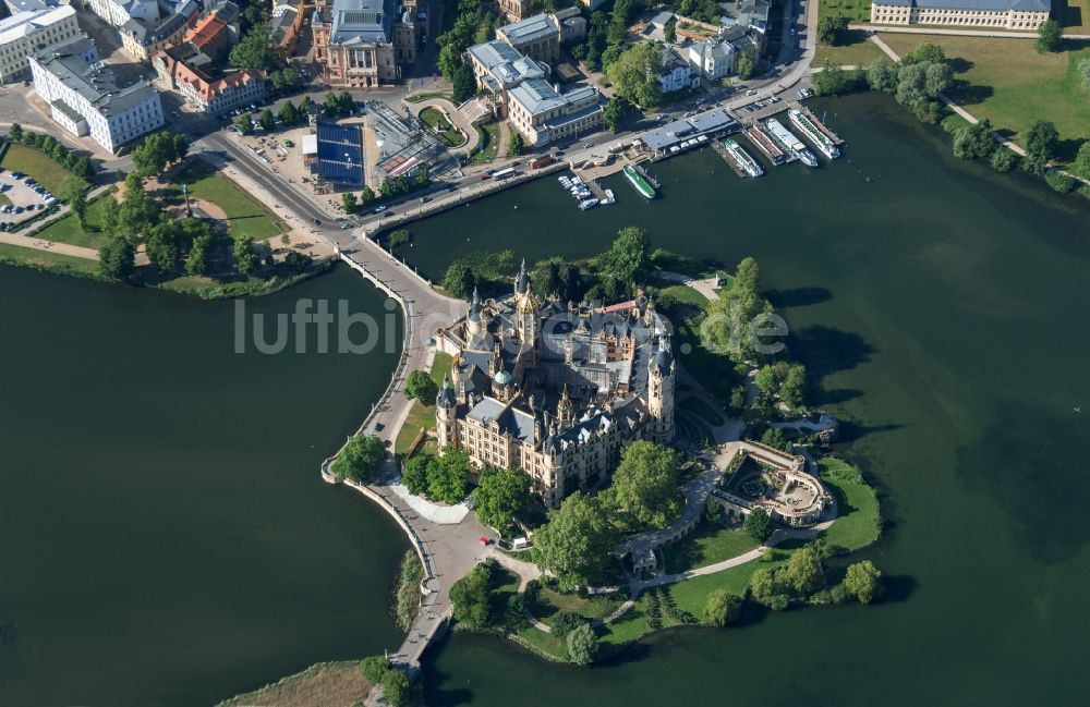 Luftbild Schwerin - Schweriner Schloß , Sitz des Landtages in der Landeshauptstadt von Mecklenburg-Vorpommern