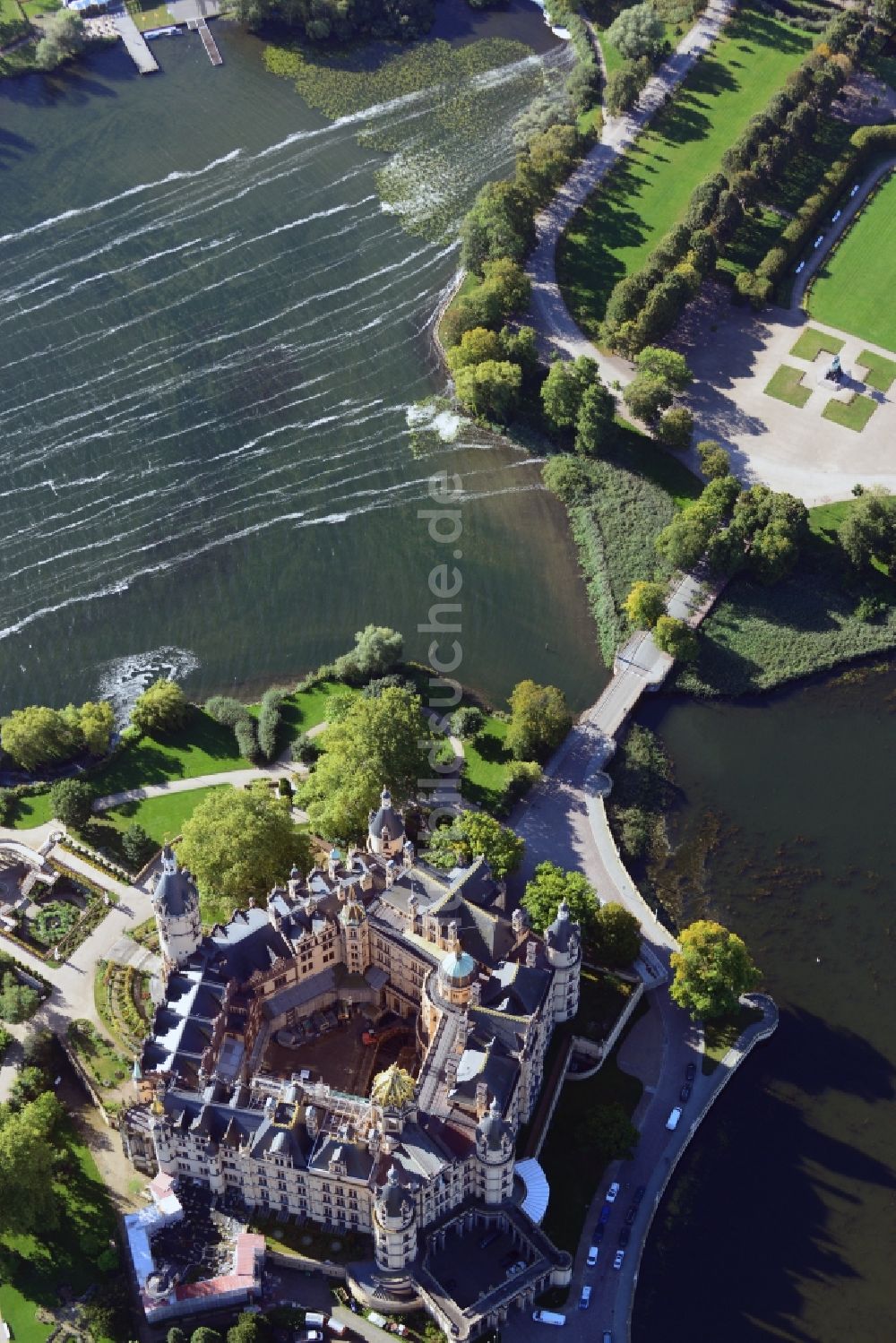 Luftaufnahme Schwerin - Schweriner Schloß , Sitz des Landtages in der Landeshauptstadt von Mecklenburg-Vorpommern