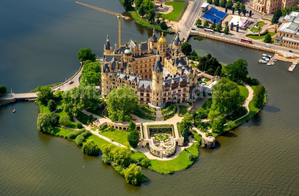 Luftbild Schwerin - Schweriner Schloß , Sitz des Landtages in der Landeshauptstadt von Mecklenburg-Vorpommern