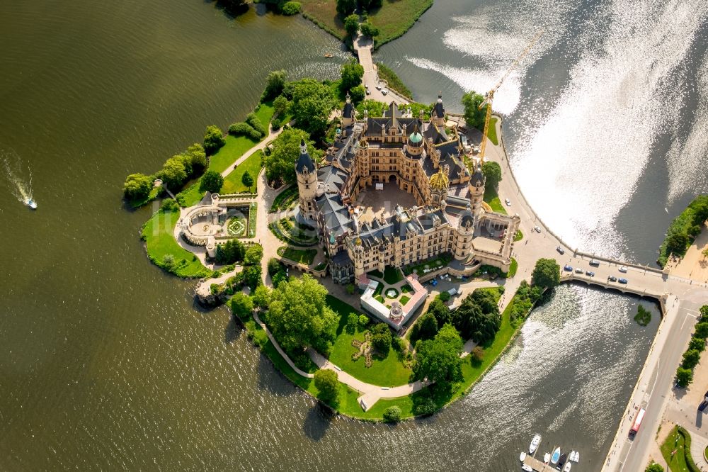 Luftbild Schwerin - Schweriner Schloß , Sitz des Landtages in der Landeshauptstadt von Mecklenburg-Vorpommern