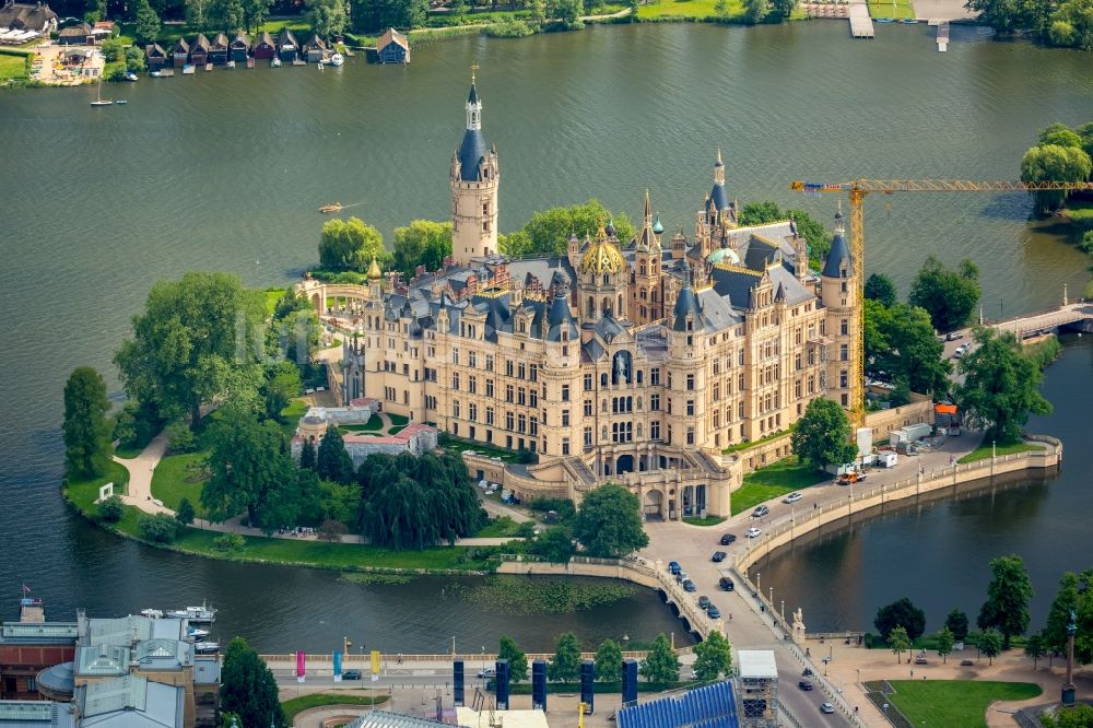 Luftbild Schwerin - Schweriner Schloß , Sitz des Landtages in der Landeshauptstadt von Mecklenburg-Vorpommern