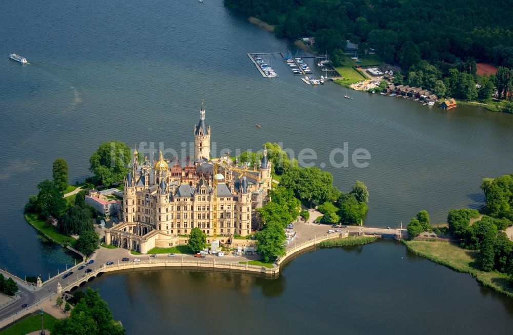 Luftbild Schwerin - Schweriner Schloß , Sitz des Landtages in der Landeshauptstadt von Mecklenburg-Vorpommern