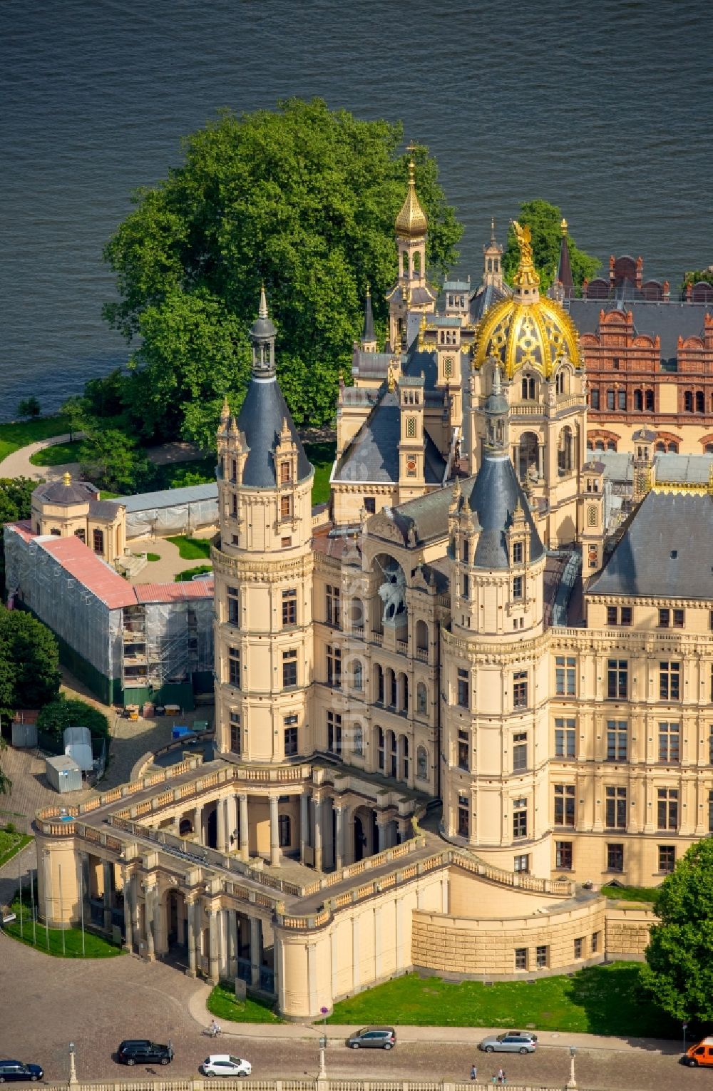 Luftaufnahme Schwerin - Schweriner Schloß , Sitz des Landtages in der Landeshauptstadt von Mecklenburg-Vorpommern