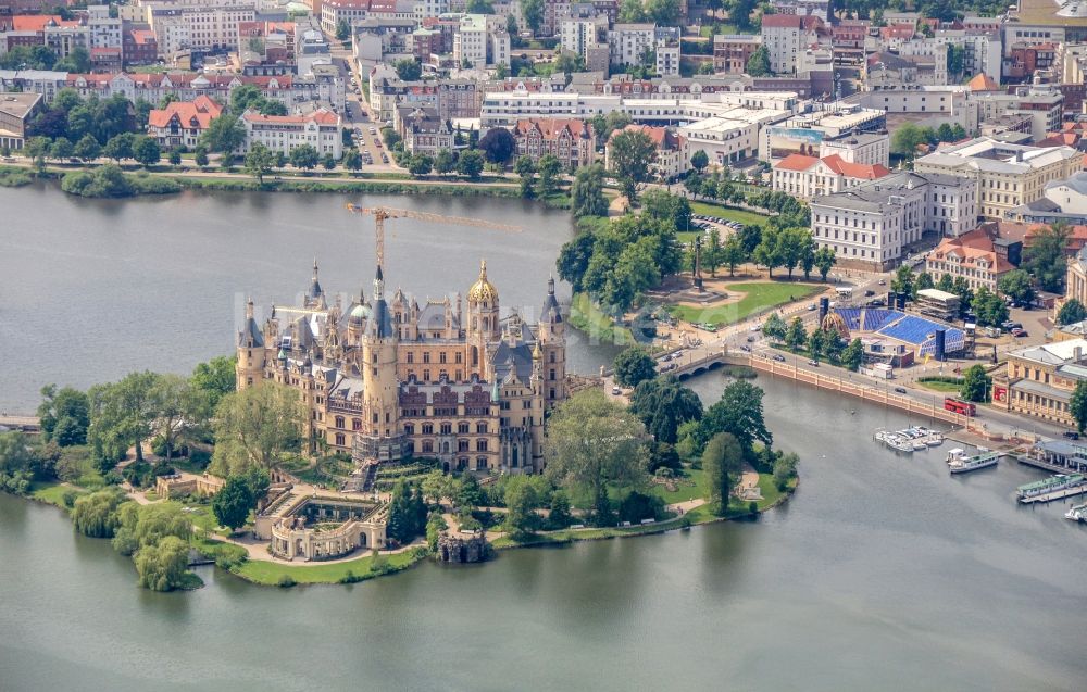 Luftbild Schwerin - Schweriner Schloß , Sitz des Landtages in der Landeshauptstadt von Mecklenburg-Vorpommern