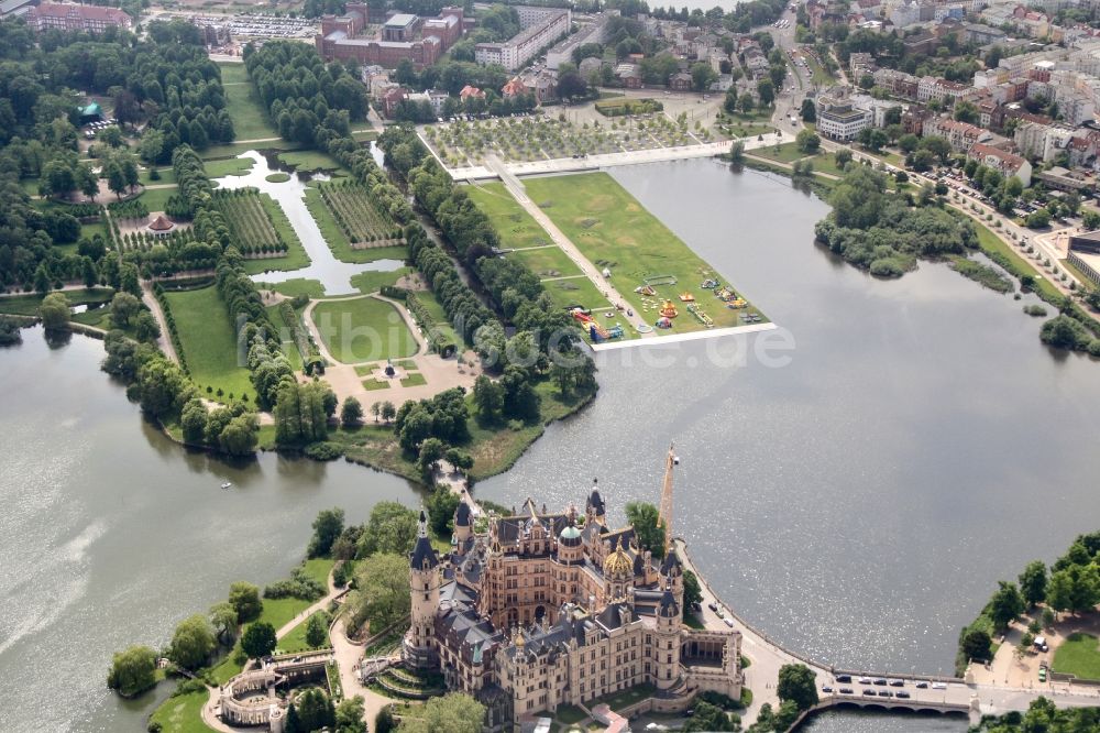 Luftbild Schwerin - Schweriner Schloß , Sitz des Landtages in der Landeshauptstadt von Mecklenburg-Vorpommern