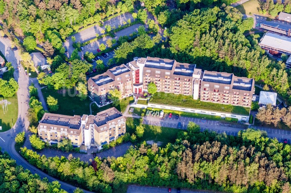 Karlsbad aus der Vogelperspektive: Schwestern Wohnheim - Gebäude SRH RPK Karlsbad GmbH im Ortsteil Langensteinbach in Karlsbad im Bundesland Baden-Württemberg, Deutschland