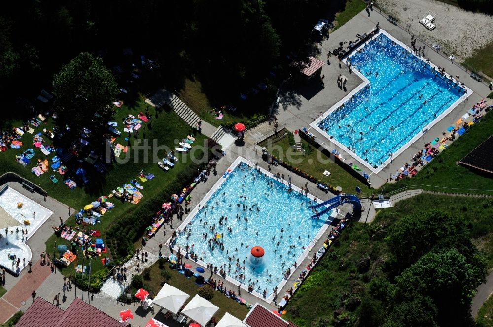 Beratzhausen von oben - Schwimmbad Beratzhausen im Bundesland Bayern