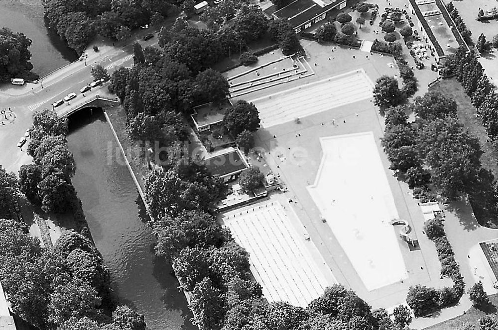 Luftbild Berlin / Kreuzberg - 25.06.1995 Schwimmbad Prinzenstr. ( Freibad)