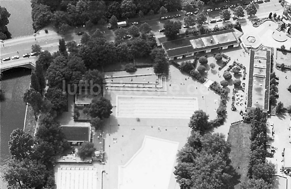 Luftaufnahme Berlin / Kreuzberg - 25.06.1995 Schwimmbad Prinzenstr. ( Freibad)