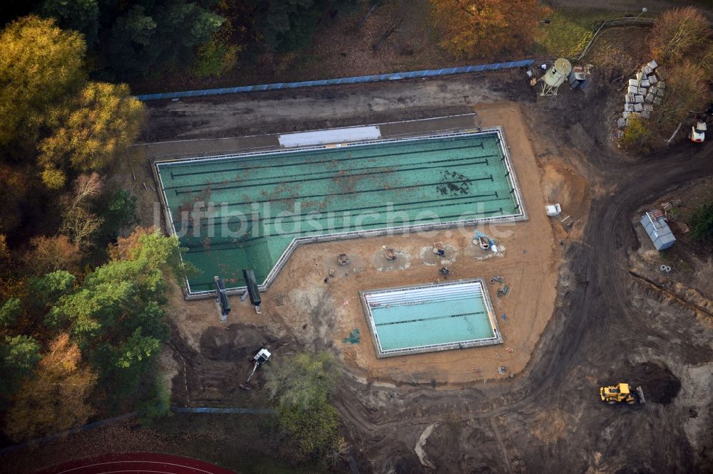 Luftbild Bernau Waldfrieden - Schwimmbad Umbau in der Bundesschule des Allgemeinen Deutschen Gewerkschaftsbundes im Stadtteil Waldfrieden von Bernau Bundesland Brandenburg