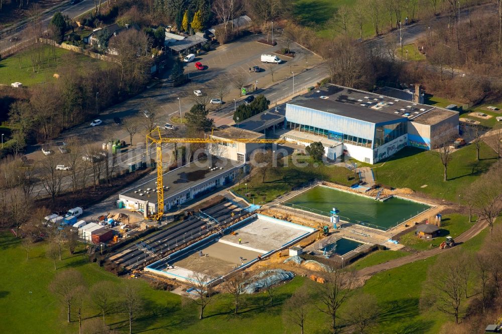 Luftbild Kettwig - Schwimmbecken und Bauarbeiten im Freibad Schwimmzentrum in Kettwig im Bundesland Nordrhein-Westfalen