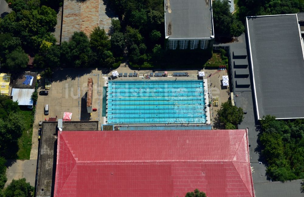 Luftbild Bukarest - Schwimmbecken in Bukarest in Rumänien