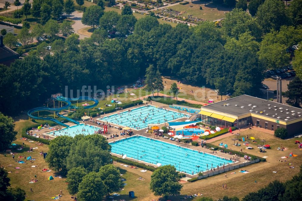 Hamm von oben - Schwimmbecken am Freibad der Freizeiteinrichtung Freibad Süd in Hamm im Bundesland Nordrhein-Westfalen