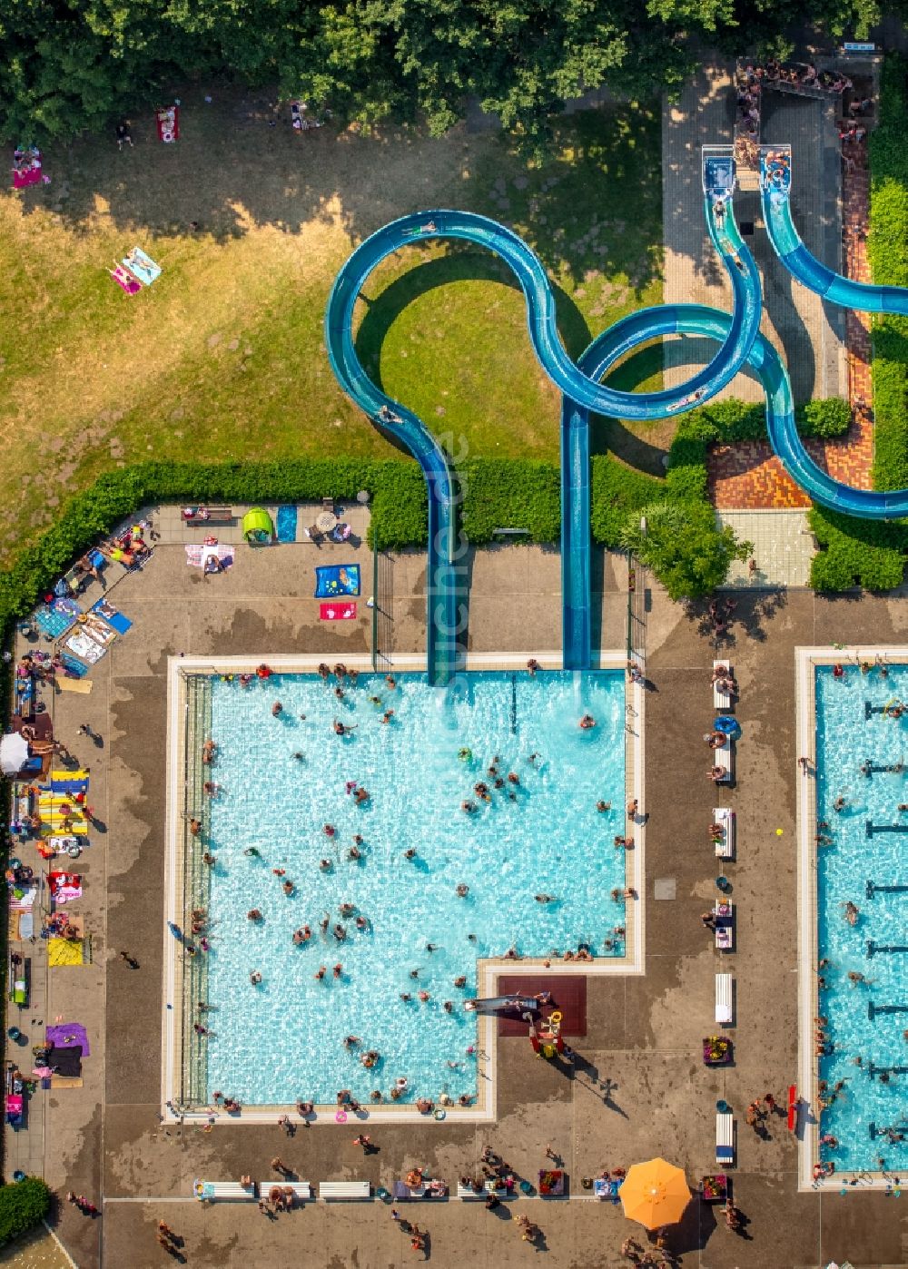 Hamm von oben - Schwimmbecken am Freibad der Freizeiteinrichtung Freibad Süd in Hamm im Bundesland Nordrhein-Westfalen