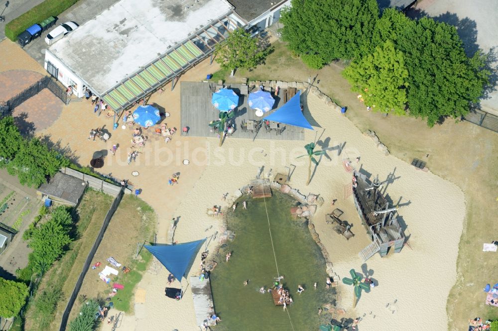 Luftbild Helingen - Schwimmbecken am Freibad der Freizeiteinrichtung Wasserpark in Helingen im Bundesland Niedersachsen