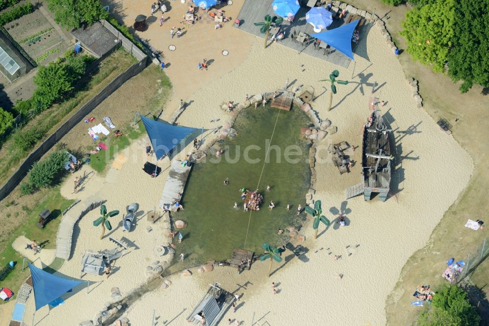 Helingen aus der Vogelperspektive: Schwimmbecken am Freibad der Freizeiteinrichtung Wasserpark in Helingen im Bundesland Niedersachsen