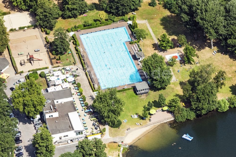 Duisburg aus der Vogelperspektive: Schwimmbecken des Freibades Amateur-Schwimm-Club Duisburg e.V. in Duisburg im Bundesland Nordrhein-Westfalen, Deutschland