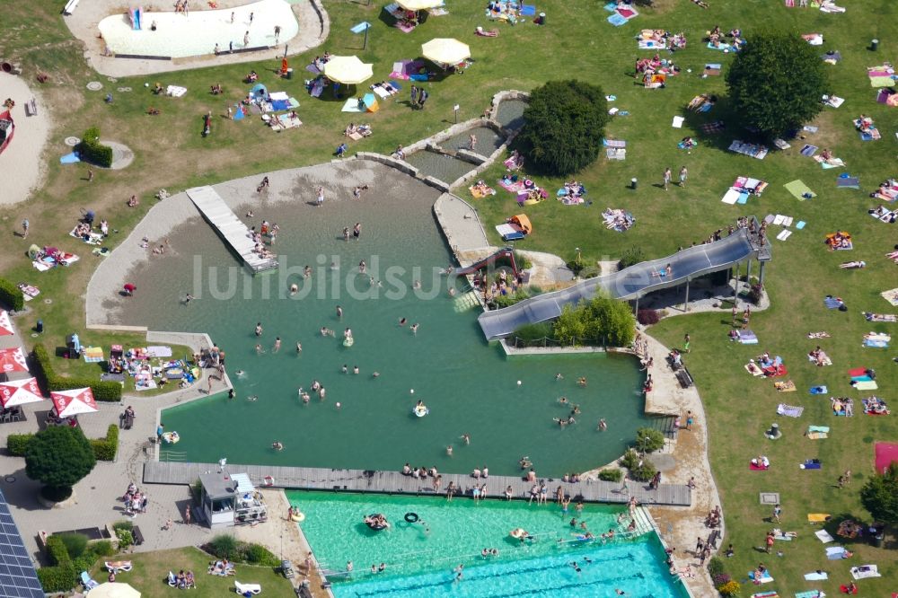 Göttingen aus der Vogelperspektive: Schwimmbecken des Freibades Brauweg in Göttingen im Bundesland Niedersachsen