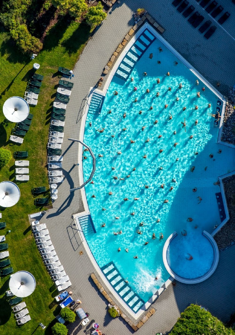 Luftbild Hamm - Schwimmbecken des Freibades der Erlebnistherme Maximare Bad Hamm GmbH in Hamm im Bundesland Nordrhein-Westfalen