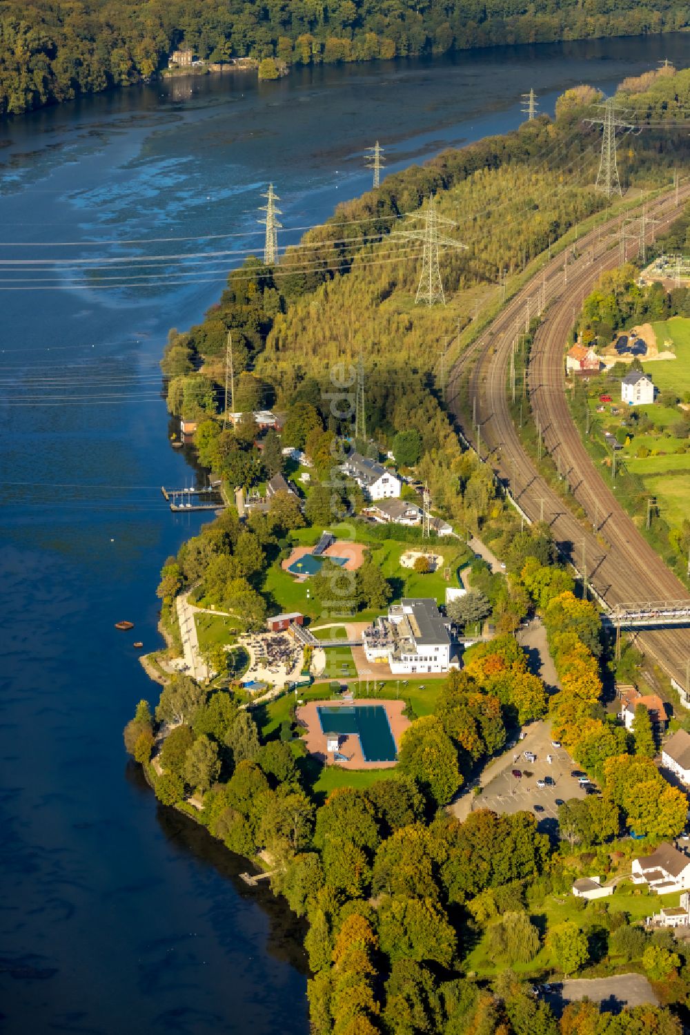 Luftaufnahme Hagen - Schwimmbecken des Freibades - Familienbad im Ortsteil Hengstey in Hagen im Bundesland Nordrhein-Westfalen, Deutschland