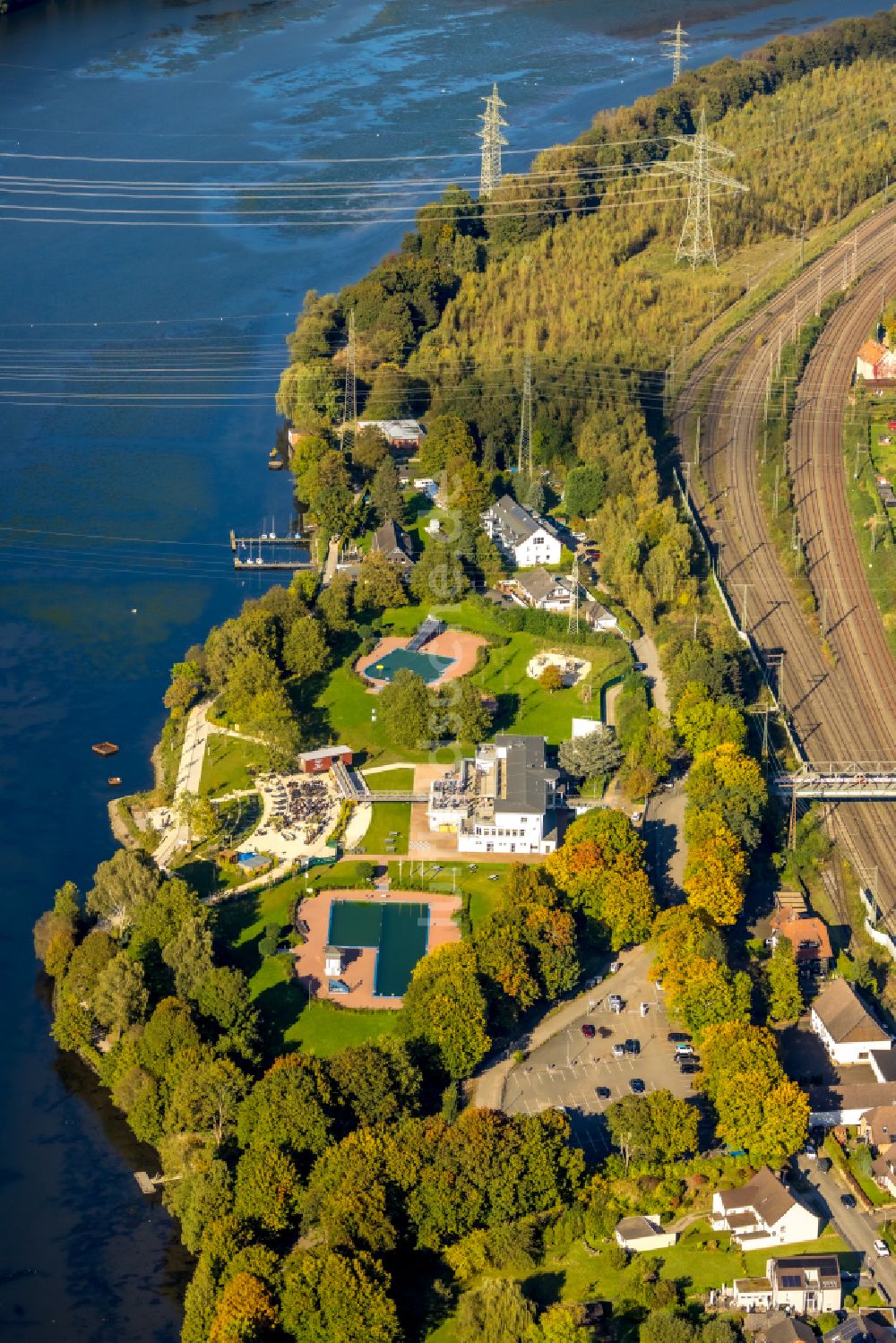 Hagen von oben - Schwimmbecken des Freibades - Familienbad im Ortsteil Hengstey in Hagen im Bundesland Nordrhein-Westfalen, Deutschland