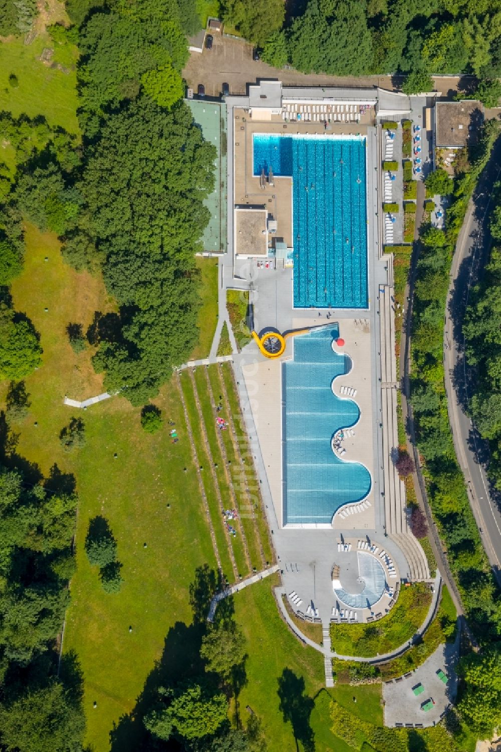 Witten aus der Vogelperspektive: Schwimmbecken des Freibades des Freibad Annen an der Herdecker Str in Witten im Bundesland Nordrhein-Westfalen - NRW, Deutschland