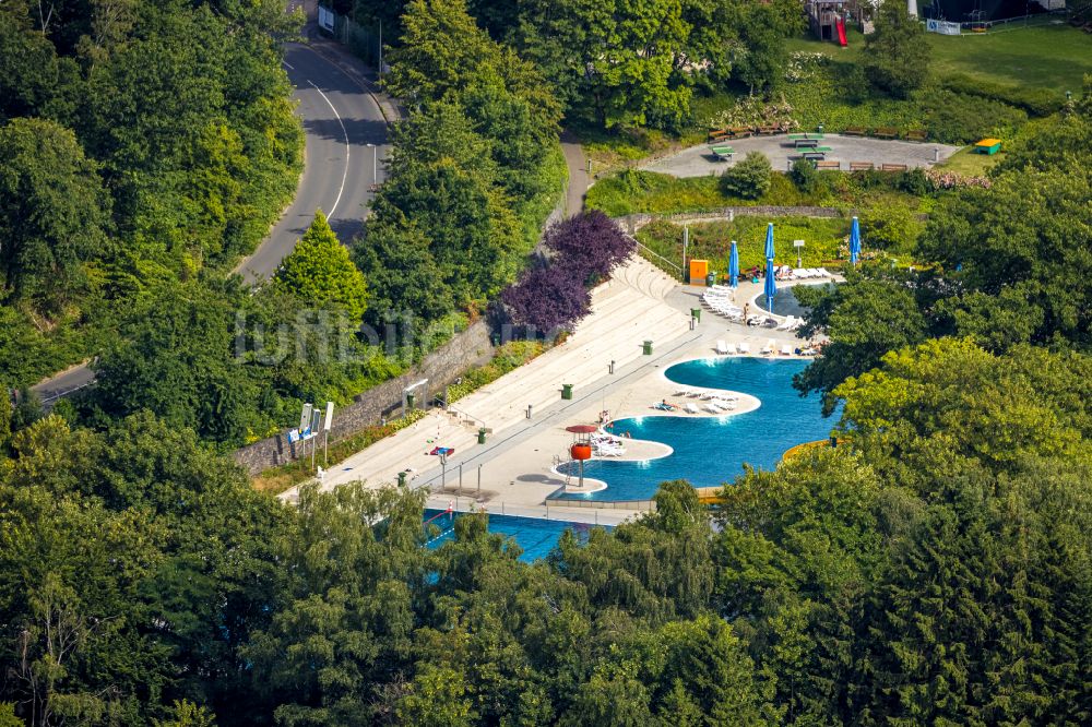 Luftbild Witten - Schwimmbecken des Freibades des Freibad Annen in Witten im Bundesland Nordrhein-Westfalen - NRW, Deutschland