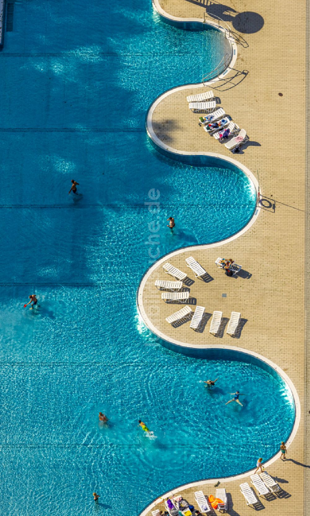 Luftaufnahme Witten - Schwimmbecken des Freibades des Freibad Annen in Witten im Bundesland Nordrhein-Westfalen - NRW, Deutschland