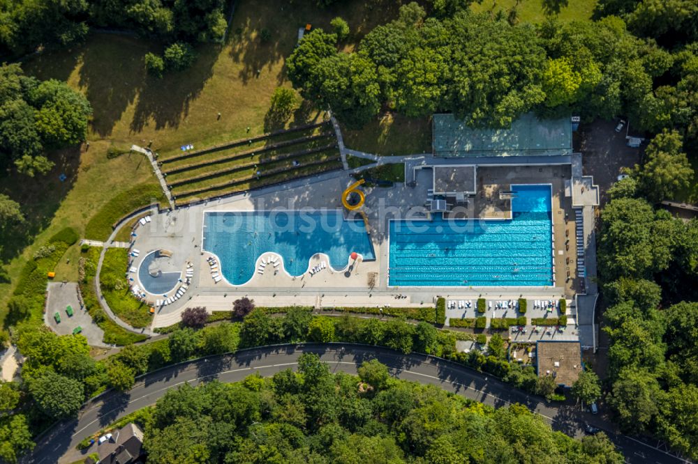 Witten aus der Vogelperspektive: Schwimmbecken des Freibades des Freibad Annen in Witten im Bundesland Nordrhein-Westfalen - NRW, Deutschland