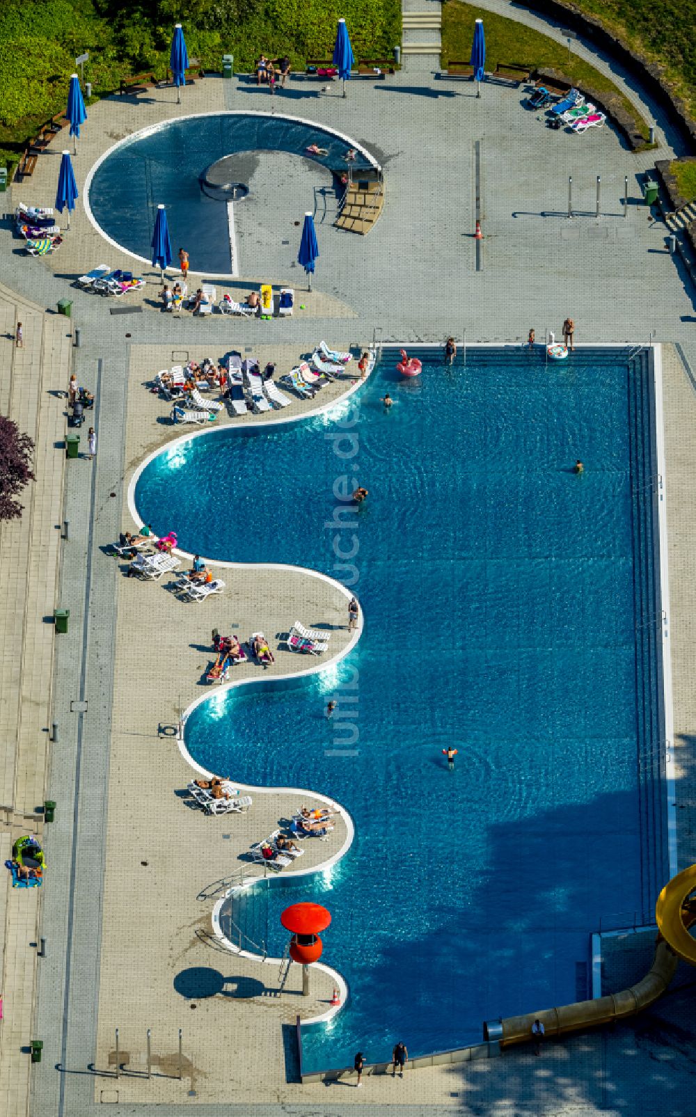 Luftaufnahme Witten - Schwimmbecken des Freibades des Freibad Annen in Witten im Bundesland Nordrhein-Westfalen - NRW, Deutschland