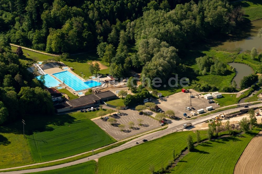 Luftaufnahme Stockach - Schwimmbecken des Freibades Freibad Osterholz in Stockach im Bundesland Baden-Württemberg, Deutschland