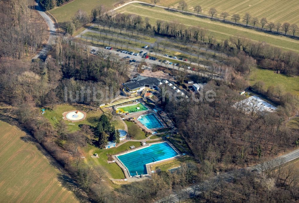 Luftaufnahme Holzwickede - Schwimmbecken des Freibades Freibad Schöne Flöte an der Steinbruchstraße in Holzwickede im Bundesland Nordrhein-Westfalen, Deutschland