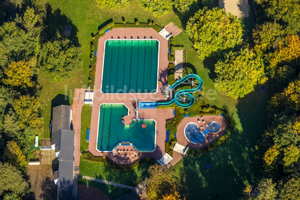 Selm von oben - Schwimmbecken des Freibades Freibad Selm in Selm im Bundesland Nordrhein-Westfalen, Deutschland