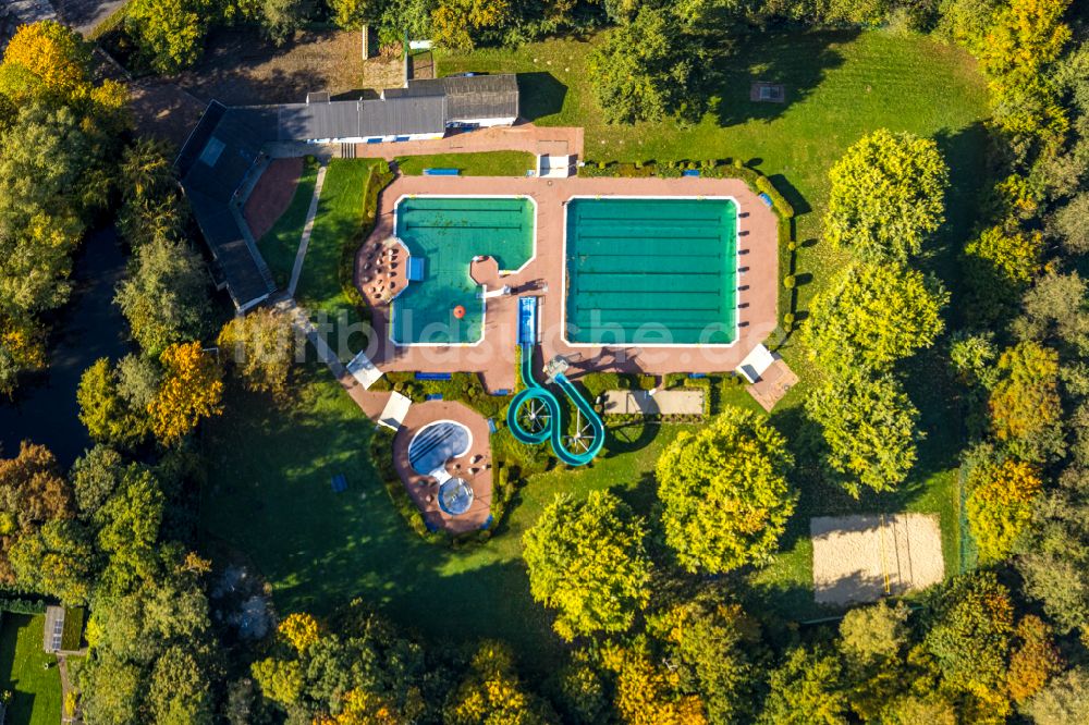 Selm von oben - Schwimmbecken des Freibades Freibad Selm in Selm im Bundesland Nordrhein-Westfalen, Deutschland