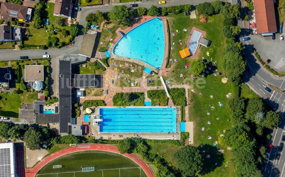 Luftbild Sprockhövel - Schwimmbecken des Freibades Freibad Sprockhövel an der Bleichwiese im Ortsteil Osterhöfgen in Sprockhövel im Bundesland Nordrhein-Westfalen - NRW, Deutschland