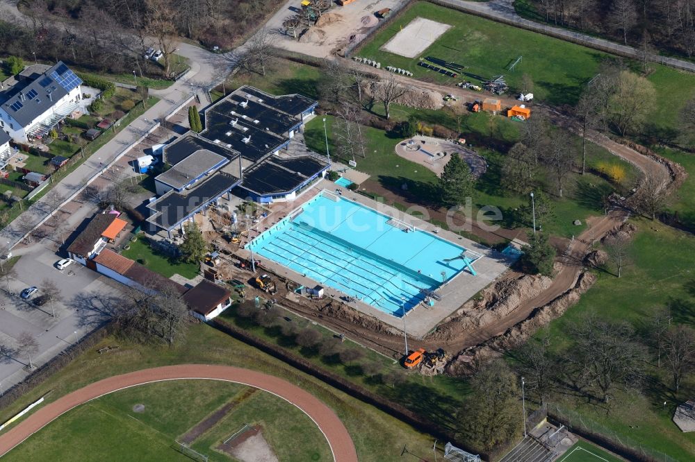 Luftaufnahme Schopfheim - Schwimmbecken des Freibades Freizeitbad Schopfheim in Schopfheim im Bundesland Baden-Württemberg, Deutschland