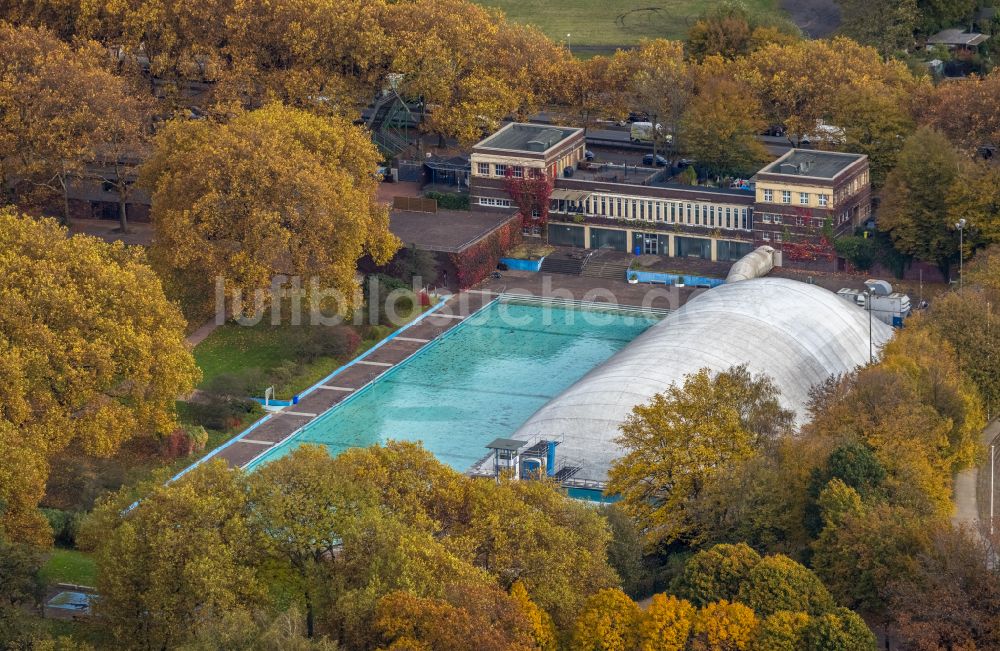 Luftaufnahme Gladbeck - Schwimmbecken des Freibades in Gladbeck im Bundesland Nordrhein-Westfalen