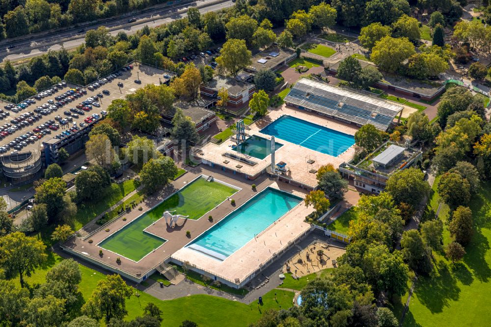 Luftbild Essen - Schwimmbecken des Freibades Grugabad in Essen im Bundesland Nordrhein-Westfalen