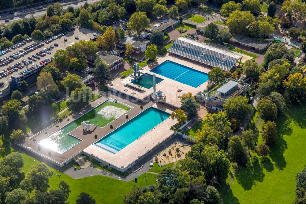 Luftaufnahme Essen - Schwimmbecken des Freibades Grugabad in Essen im Bundesland Nordrhein-Westfalen