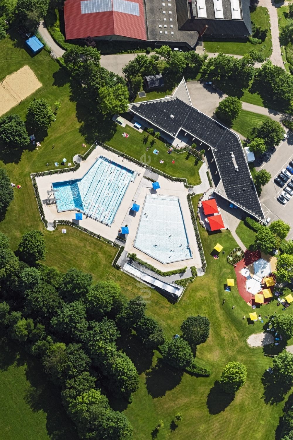 Haigerloch von oben - Schwimmbecken des Freibades Haigerloch in Haigerloch im Bundesland Baden-Württemberg, Deutschland