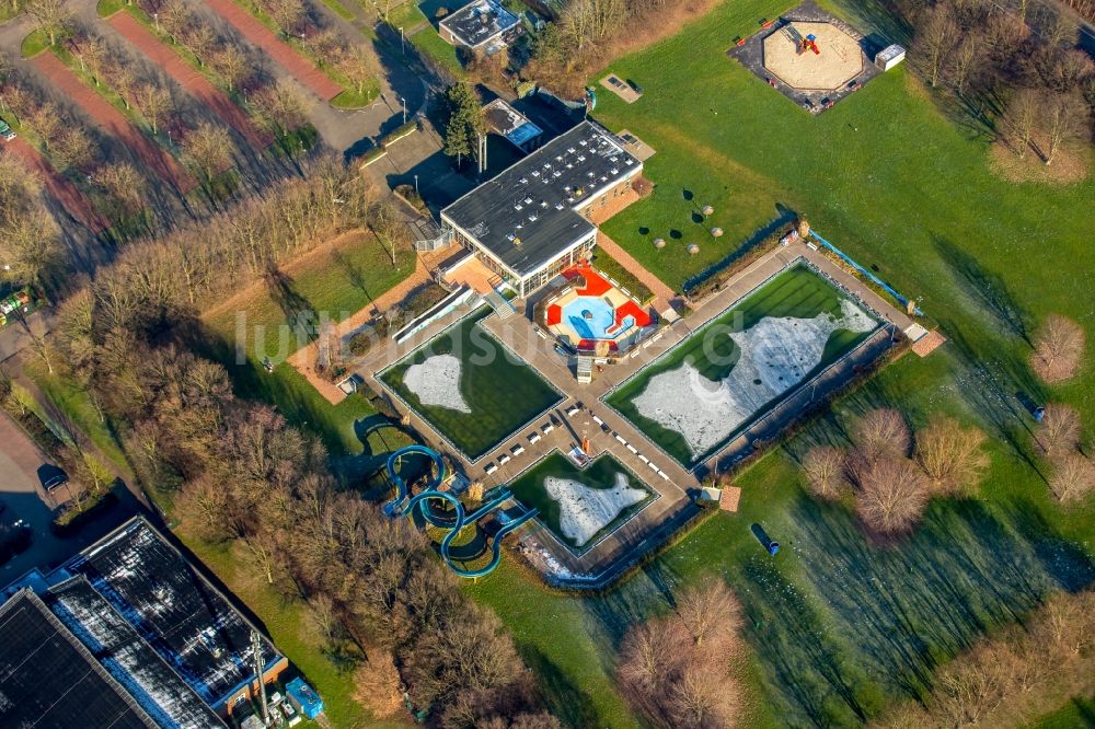 Hamm von oben - Schwimmbecken des Freibades Süd in Hamm im Bundesland Nordrhein-Westfalen