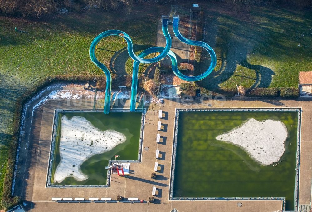 Hamm von oben - Schwimmbecken des Freibades Süd in Hamm im Bundesland Nordrhein-Westfalen