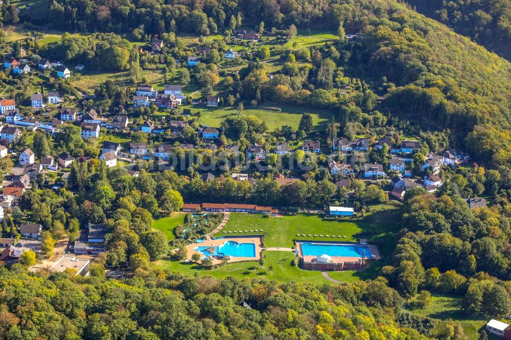 Hagen aus der Vogelperspektive: Schwimmbecken des Freibades Hestert in Hagen im Bundesland Nordrhein-Westfalen, Deutschland