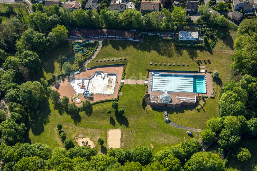 Luftaufnahme Hagen - Schwimmbecken des Freibades Hestert in Hagen im Bundesland Nordrhein-Westfalen, Deutschland