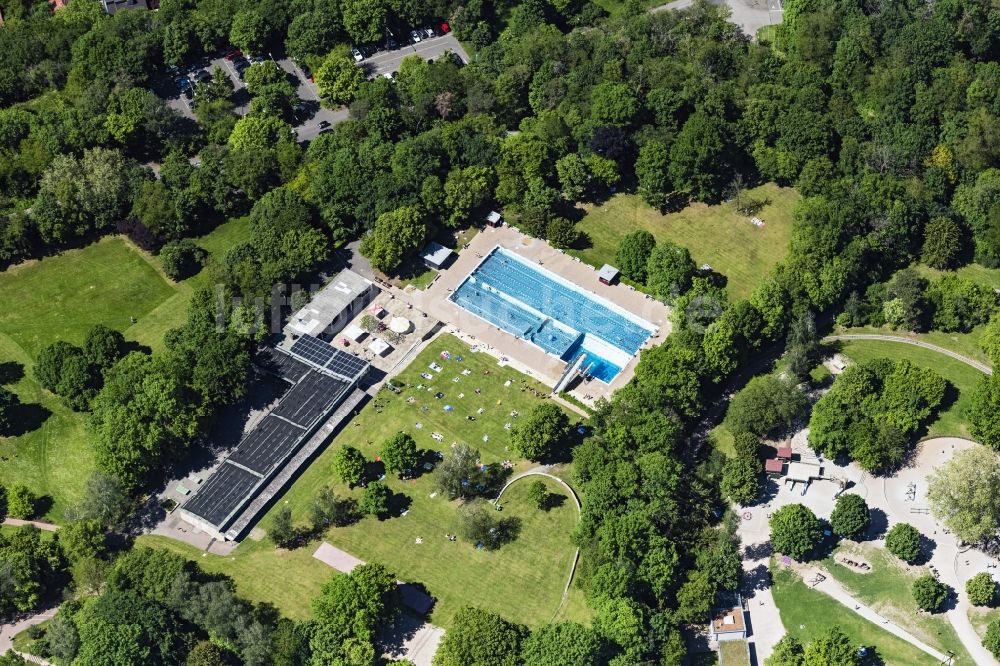 Stuttgart von oben - Schwimmbecken des Freibades Höhenfreibad Killesberg in Stuttgart im Bundesland Baden-Württemberg, Deutschland